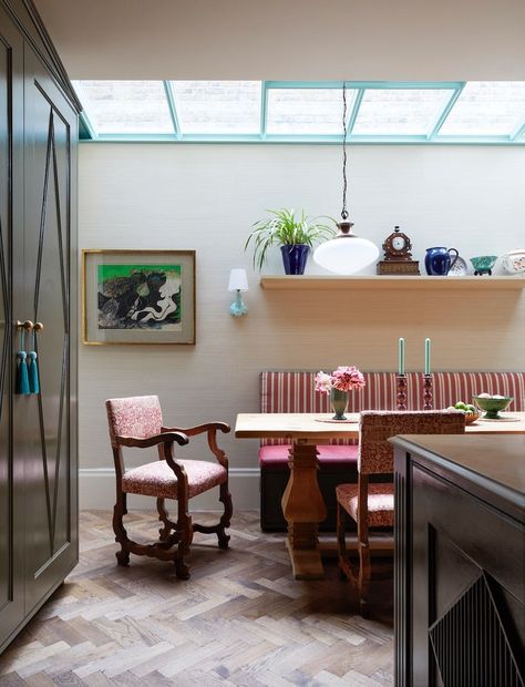 Laura Stephens fills a London apartment with jewel box colours and heirloom pieces | House & Garden Garden Dining Room, Small Room Ideas, Paint And Paper Library, Island Countertops, Chimney Breast, House And Garden, Garden Dining, Luxury London, Built In Furniture