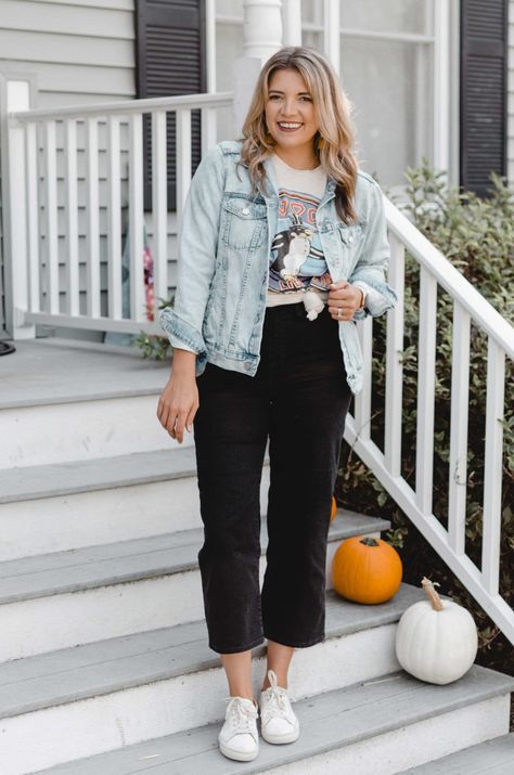 Cropped Wide Leg Jeans Outfit Fall, Black Pants Outfit Spring, Cropped Jeans Outfits, Wide Leg Crop Pants Outfit, Wide Leg Cropped Pants Outfit, Cropped Wide Leg Pants Outfit, Wide Leg Cropped Jeans Outfit, Wide Leg Pants Outfit Casual, Cropped Pants Outfit