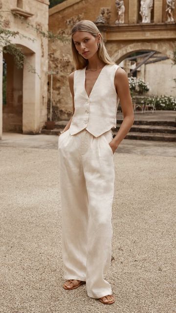 DISSH on Instagram: "Most Loved • Uncover luxe linen blends in new season suiting. ​Inspired by sleek ‘90s tailoring, our Suiting Capsule serves an elevated ensemble to take you from office wear to off duty in style. ​ Lea wears the Banks Vest and Norah Pant. ​ Available online and in selected stores now. ​#DISSH" How To Style Linen Pants, Style Linen Pants, Linen Suits Women, Linen Pants Suit, Chic Style Inspiration, Linen Pants Outfit, Black Linen Pants, Parisian Chic Style, White Linen Pants