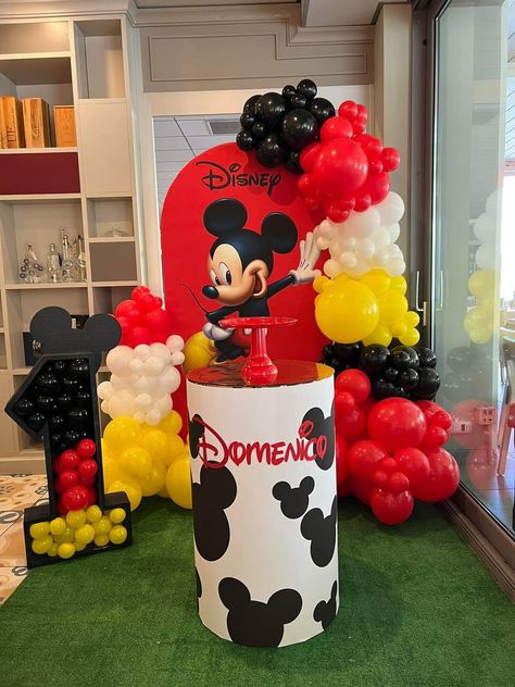 Unique Cake Ideas, Mickey Mouse Backdrop, Happy Birthday Mickey Mouse, Γενέθλια Mickey Mouse, Mickey Mouse Party Decorations, Mickey Mouse Birthday Theme, Miki Mouse, Mickey Mouse Birthday Decorations, Mickey First Birthday