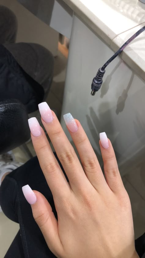 Dipped Nails Ideas Powder Ombre, Nails Sns Ideas, Medium Ombre Nails, Ombre Nude Nails, Ombre Sns, Ombre Dip Powder Nails, Sns Nail Ideas, Toenail Ideas, Glitter Ombre Nails