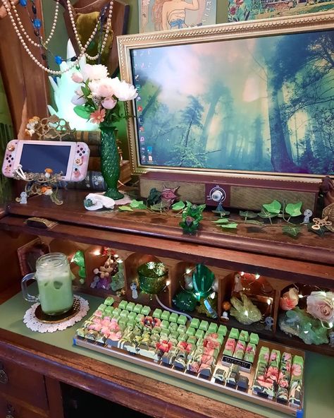 photo credit to insta @cozy.goblin.gaming Custom keycaps created by goblintechkeys Floral and green theme workspace Workspace Setup, Green Pc, Custom Keycaps, Gaming Desk Setup, Cozy Desk, Gamer Setup, Gamer Room Decor, Video Game Room Design, Room Redesign