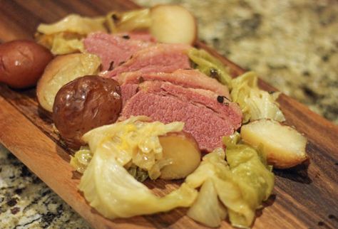 Corned Beef and Cabbage made in an Oven Bag - so easy and super delicious! Perfect for St. Patrick's Day! Recipe For Corned Beef And Cabbage, Cabbage Cooked, Beef Appetizers, Oven Bag, Beef Cabbage, Corned Beef And Cabbage, Beef And Cabbage, Corned Beef Recipes, Good Roasts