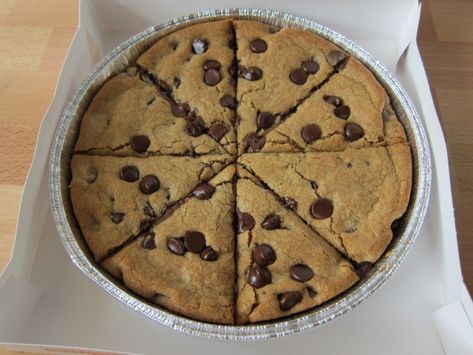 Review: Pizza Hut - Ultimate Hershey's Chocolate Chip Cookie | Brand Eating Pizza Hut Cookie, Hershey Chocolate Chip Cookies, Chocolate Chip Pizza, Chocolate Chip Cookie Pizza, Skillet Cookies, Chocolate Chip Cookie Pie, Hersheys Chocolate, Chocolate Pizza, Ultimate Chocolate Chip Cookie