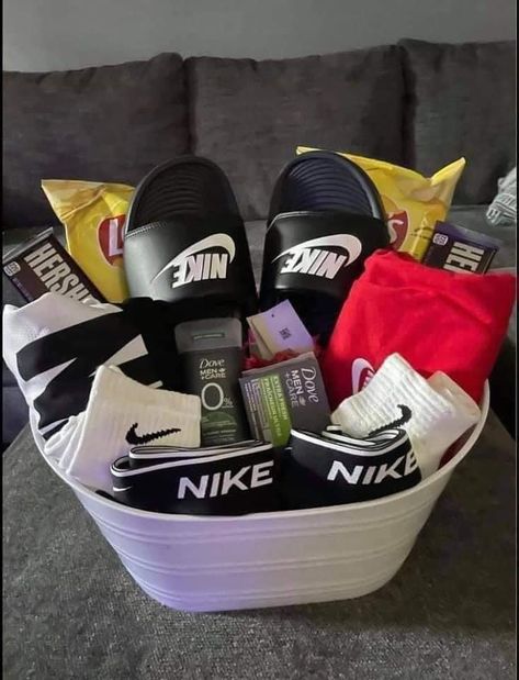 Birthday Gifts For Boyfriend Baskets, Football Relationship, Boyfriends Birthday Ideas, Cute Anniversary Gifts, Gift Baskets For Him, Boyfriend Gift Basket, Baskets For Men, Birthday Basket, Best Boyfriend Gifts