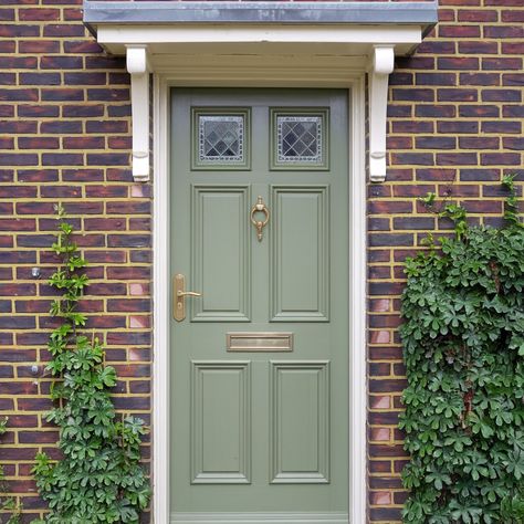 Color For Front Door On Red Brick House💖💖💖 Red Front Door Brick House, Red Brick House Front Door Colors Traditional Exterior, Red Brick House Colored Door, Red Brick Door Color, Brick House With Red Door, Front Door Colors With Red Brick, Red Brick House Exterior Colors Schemes, Red Brick House Exterior Colors, Colors With Red Brick