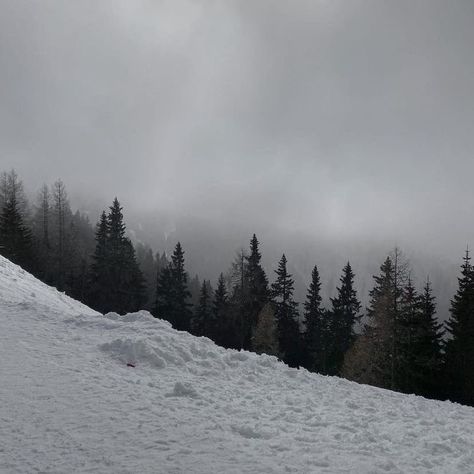 Snow Mountain Background, Dark Snow Aesthetic, Winter Forest Aesthetic, Snowing Aesthetic, Hogsmeade Village, Henry Winter, Snow Night, Mountain Aesthetic, Mountains Aesthetic