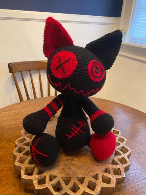 Goth Crochet Stuffed Animals, Horror Stuffed Animals, Goth Crochet Plushies, Crochet Zombie Cat, Emo Crochet, Crochet Creepy, Creepy Stuffed Animals, Zombie Cat, Bernat Yarn