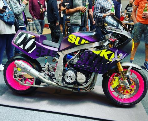 Stickys Speed Shop in collaboration with Ryan Roadkill, Suzuki GSXR Slab Side custom streetfighter at Bike Shed London Gsxr Streetfighter, Gsxr 1100, Motorcycle Workshop, Suzuki Bikes, Moto Custom, Motorcycle Paint Jobs, Мотоциклы Cafe Racers, Stunt Bike, Custom Sport Bikes