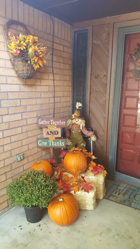 Thanksgiving Front Porch, Thanksgiving Porch, Front Porch Decorations, Fall Front Porch Ideas, Porch Decorations, Fall Front Porch Decor, Diy Thanksgiving, Fall Thanksgiving Decor, Front Porch Decor