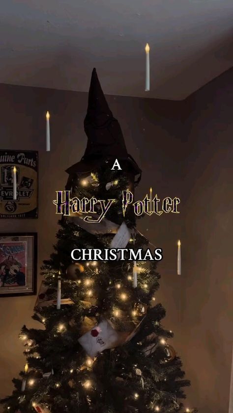 #christmasdecor #affordabledecor #holidaydecor #christmas2024 #diydecor #festiveideas #budgetfriendly #homeinterior #decoratingideas #boredpanda Christmas Harry Potter Decoration, Harry Potter Theme Christmas, Diy Harry Potter Christmas Ornaments, Hogwarts Decor, Harry Potter Christmas Ornaments, Harry Potter Christmas Decorations, Christmas Essentials, Harry Potter Ornaments, Harry Potter Christmas Tree