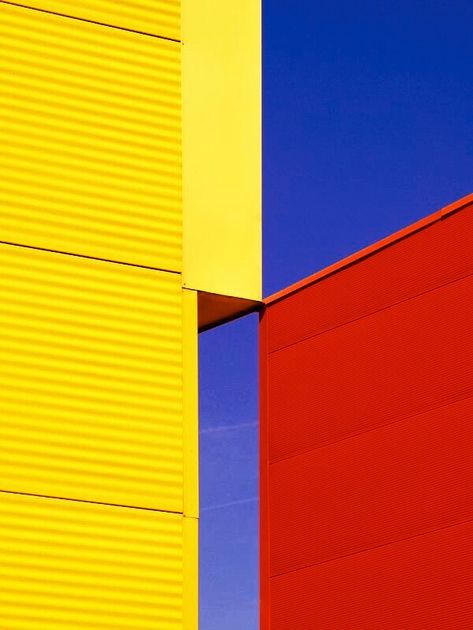 Primary colors Colour Architecture, Minimal Photography, Colour Pop, Colour Blocking, Minimalist Photography, Foto Art, Abstract Photography, Red And Yellow, Color Textures