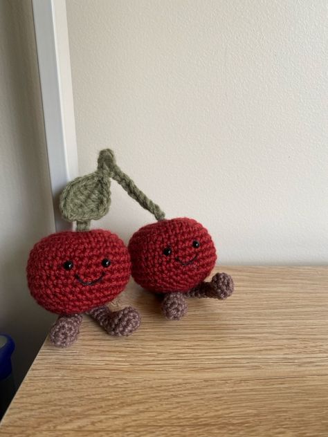 Jelly Cat Crochet Patterns, Crochet Projects Stuffed Animals, Crochet Cherry Pattern, Jellycat Crochet Pattern, Jelly Cat Crochet, Small Free Crochet Patterns, Jellycat Crochet, Crochet Jellycat, Crochet Figures