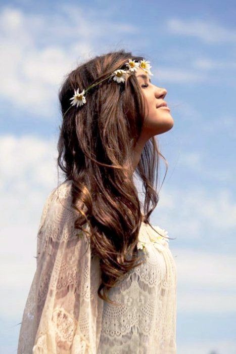 Boho hippie daisy flower crown Hippie Elegante, Boho Styl, Estilo Hippy, Flowers In Her Hair, Hippie Chick, Hippy Chic, Estilo Hippie, Hippie Love, Mode Boho