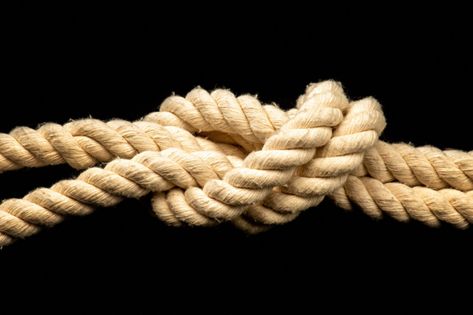 How to Tie the 10 Most Useful Knots – Mother Earth News Yellow Paper Flowers, Hermes Tattoo, Earthbag Building, How To Tie Knots, Reef Knot, Earth Bag Homes, Earth Bag, Home Decor Apartment, How To Build Steps