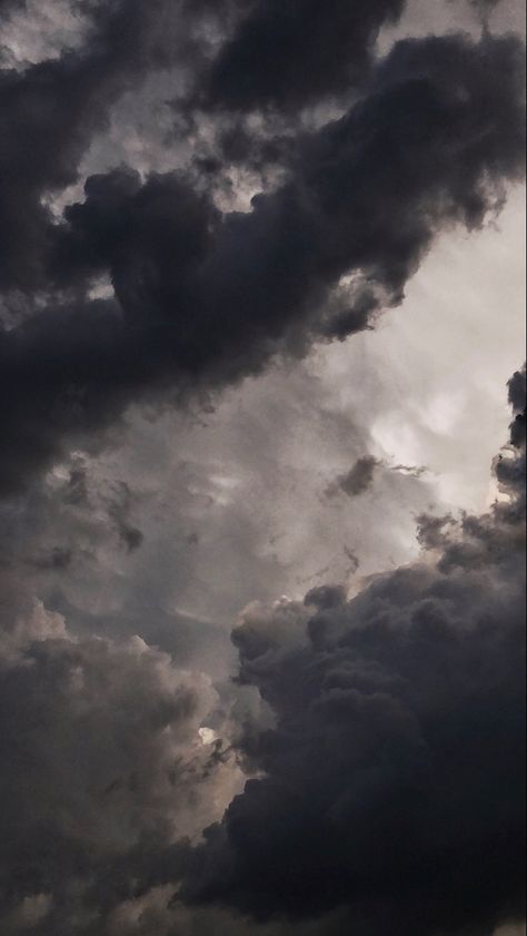 Darkish Wallpaper, Nubes Aesthetic, Hufflepuff Wallpaper, Angel Clouds, Surreal Photos, Witchy Wallpaper, View Wallpaper, Sky Moon, Emotional Photography