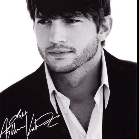 Ashton Kutcher Aston Kutcher, Vince Vaughn, Ashton Kutcher, Actrices Hollywood, Famous Men, Famous Faces, Hottest Celebrities, Celebrities Male, Celebrity Photos