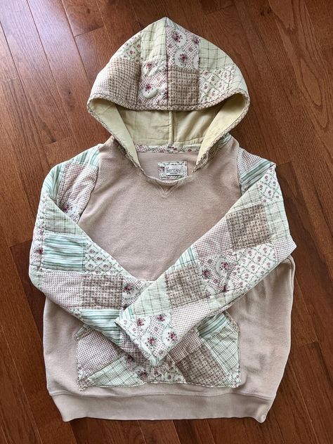 Quilt Sweatshirt, Quilt Hoodie, Patchwork Hoodies, Quilted Hoodie, Patchwork Projects, Cowgirl Stuff, Patchwork Hoodie, Cute Store, Patchwork Clothes