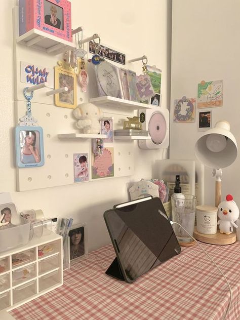 Kpop Desk Ideas, Army Room Decor, Study Desk Decor, Pastel Room Decor, Desk Inspo, Desk Inspiration, Pastel Room, Pinterest Room Decor, Study Room Decor