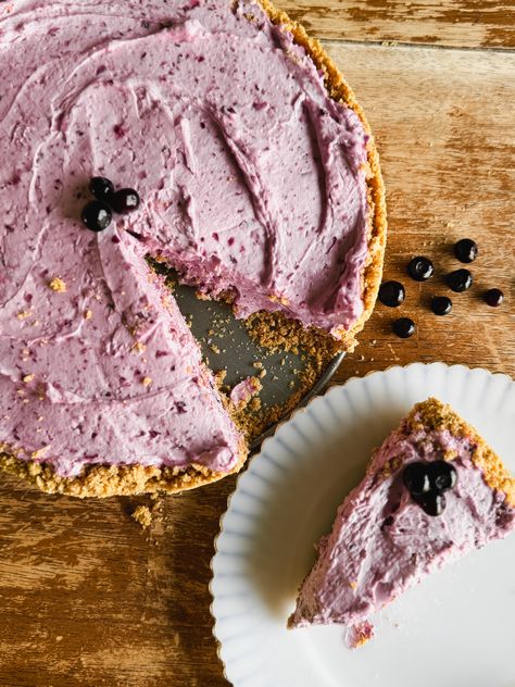 Huckleberry No Bake Cheesecake Huckleberry Desserts, Huckleberry Cheesecake, Huckleberry Recipes, Best No Bake Cheesecake, Huckleberry Pie, Berry Cheesecake, Simple Dessert, Baked Cheesecake Recipe, Snack Shop