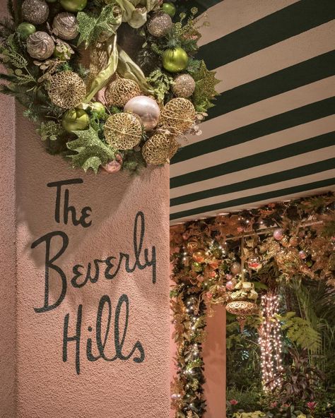 The Beverly Hills Hotel (@bevhillshotel) • Instagram photos and videos Beverly Hills Christmas, Beverly Hills Hotel Aesthetic, Beverly Hills Hotel Wallpaper, Hotel Christmas, Los Angeles Airport, The Beverly Hills Hotel, Hotel Flowers, Los Angeles Beaches, Pink Palace