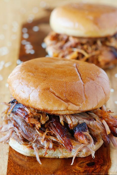 Southern Pulled Pork, Pulled Pork Oven Recipe, Pork Oven, Best Pulled Pork Recipe, Pulled Pork Oven, Perfect Pulled Pork, Best Superbowl Food, Pulled Pork Sandwiches, Pork Sandwiches