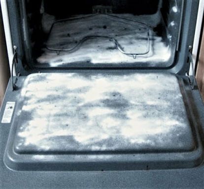 Dirty oven? When you have a spill its best to clean it up right away, but whether you have an electric or gas oven, here's tips for cleaning your oven. Oven Cleaner Diy, Cleaning Your Oven, Clean An Oven, Washing Machine Smell, Homemade Oven Cleaner, Cleaning Oven Racks, Self Cleaning Ovens, Oven Cleaner, Gas Oven