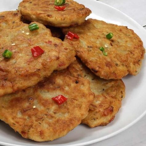 Jamaican salt fish fritters - Jamaican Foods and Recipes - Authentic Jamaican Recipes and Foods Jamaican Fritters, Jamaican Saltfish Fritters Recipe, Jamaican Sorrel Drink Recipe, Salt Fish Fritters, Sorrel Drink Recipe, Salt Fish Recipe, Fish Fritters, Recipes Jamaican, Saltfish Fritters