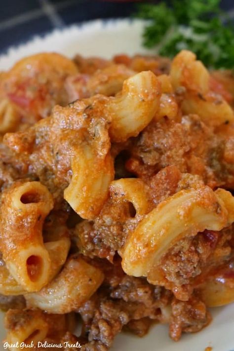 Cheesy Italian Pasta Cheesy Italian Pasta, Elbow Macaroni Recipes, Elbow Pasta Recipes, Best Italian Pasta, Italian Casserole, Ground Beef Pasta Recipes, Cheesy Pasta Recipes, Holy Cannoli, Ground Beef Pasta