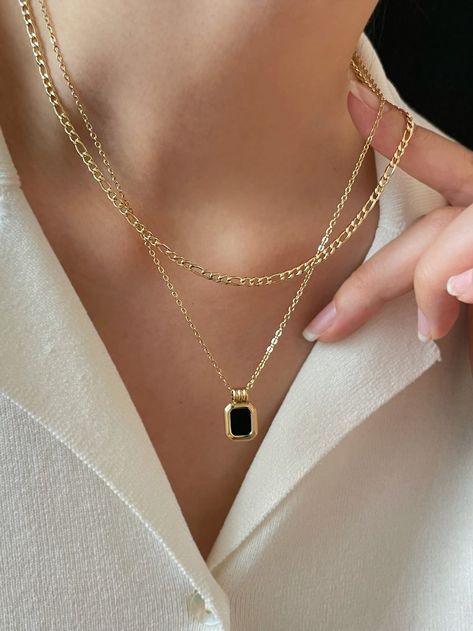 خواتم خطوبة, Vintage Gold Necklace, Chique Outfit, Onyx Pendant, Onyx Necklace, Classy Jewelry, Jewelry Essentials, Jewelry Lookbook, Necklace White