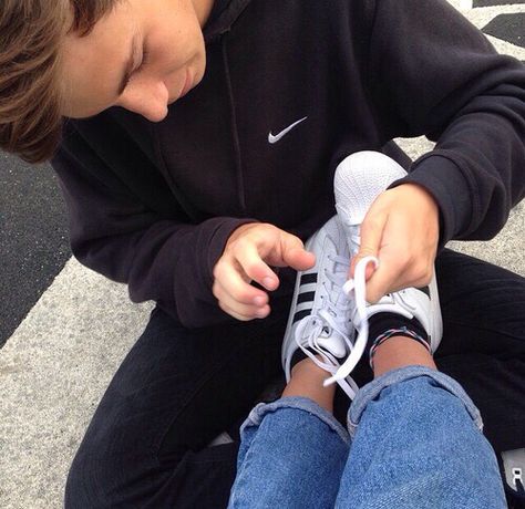 Tying her shoe laces Sport Videos, Fotos Goals, Humor Videos, Bae Goals, Goals Pictures, Boyfriend Goals, The Perfect Guy, Cute Relationship Goals, Future Boyfriend