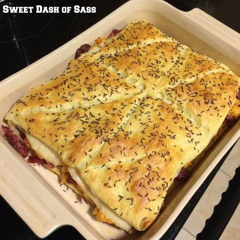 Reuben Crecent Sandwich Bake - www.SweetDashofSass.com  -- If you are a fan of Reubens, you will love this meal!!! Crescent Sandwiches, Reuben Bake, Crescent Roll Recipes Dinner, Reuben Recipe, Reuben Sandwich Recipe, Crescent Bake, Rolled Sandwiches, Stromboli Recipe, Corned Beef Recipes