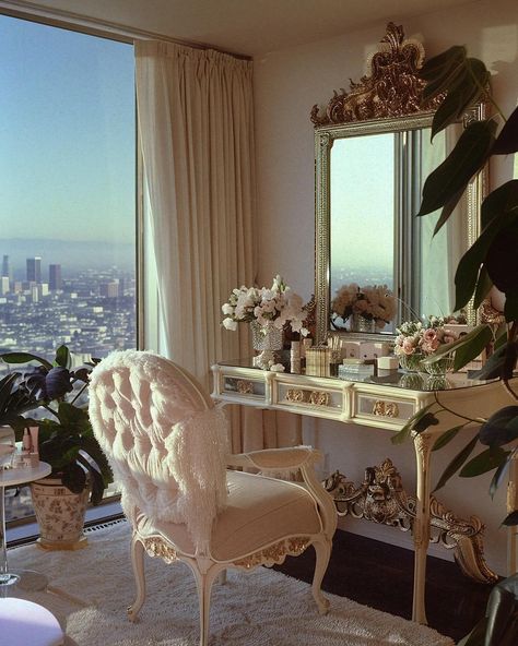 POV: You’re living in a penthouse from a 1980s movie 🤍✨ [AI] Get your wall posters on liminaldestinations.com and AI prompts on Ko-fi (links in bio!) • • • • #80sinterior #1980sinterior #80saesthetic #1980s #80svibes #80snostalgia #80sdecor #80s #80spenthouse #vintage #interiordesign #homedecor #luxuryhomes #midcentury #midcenturymodern #postmodern #luxury #la #losangeles 80 Decor Interior Design, 80s Luxury Interior, 80s Home Aesthetic, 80’s Decor, 1980s Interior, Glam Interior Design, Tiffany Room, 80s Interior Design, Victorian Baby