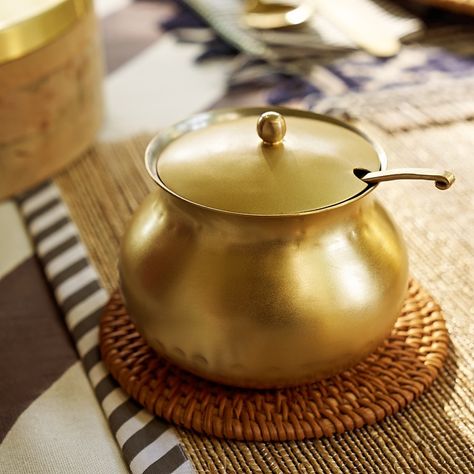 Ancient wisdom for a good life and fantastic for gifting: our ghee pot is made from brass, valued for its beauty and, in the Ayurvedic tradition, said to have therapeutic properties. Crockery Design, Bridal Anklet, Bronze Kitchen, Copper Utensils, Pooja Items, Brass Pot, Silver Pooja Items, Going For Gold, Copper Kitchen