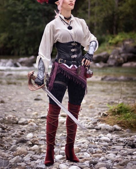 Midevil Masculine Outfits, Ren Faire Blacksmith, Ren Faire Rogue Costume, Dnd Outfits Inspiration Ranger, Ren Faire Outfits Rogue, Womens Ren Faire Costume, Ren Fair Armor, Rogue Ren Faire, Medieval Bard Outfit