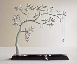 Display and store your jewelry with this elegant sculpted jewelry holding tree. There are many branches in this tree that let you be creative in how you... Tree Jewelry Holder, Jewerly Holders, Sculpted Jewelry, Jewerly Organizer, Jewerly Displays, Necklace Hanger, Jewellery Holder, Necklace Display, Tree Sculpture