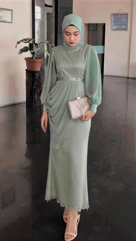 Dress Brokat Modern, Dress Muslim Modern, Kondangan Outfit, Braidsmaid Dresses, Kebaya Modern Dress, Hijab Dress Party, Dress Pesta, Dress Gamis, Kebaya Dress