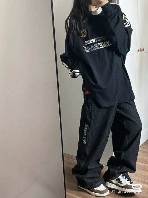 Black Overalls Outfit, Shifting Outfits, Tomboy Girls, Boyish Outfits, Outfit Oversize, Baggy Clothes, Tomboy Outfits, Tomboy Style Outfits, Outfits 2023