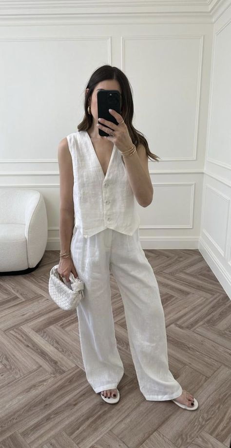 White Linen Pant, Minimal Outfit Summer, White Pants Outfit, Old Money Outfits, Boho Vest, Linen Pant, White Linen Pants, White Suit, Linen White