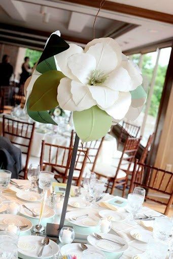 Paper Magnolia, Paper Flower Centerpieces, Table Flower Arrangements, Centerpieces Diy, Folding Origami, Wedding Reception Centerpieces, Reception Centerpieces, Tall Centerpieces, Flowers Arrangements