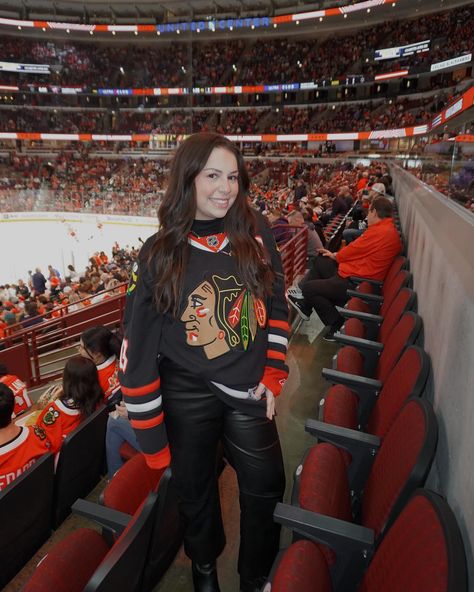 GNO 🏒 @nhlblackhawks . . . #chicago #chicagoblackhawks #workevent #hawkswin #hockey #nhl #chicagofoodie #chicagobucketlist #hockeygame #blackhawks #nanoinfluencer #microinfluncer #discoverunder5k #discoverunder10k Nhl Game Outfit, Ice Hockey Outfit Women, Hockey Game Outfit, Hockey Outfits, Nhl Games, Blackhawks Hockey, Hockey Games, Hockey Fans, Nhl Hockey