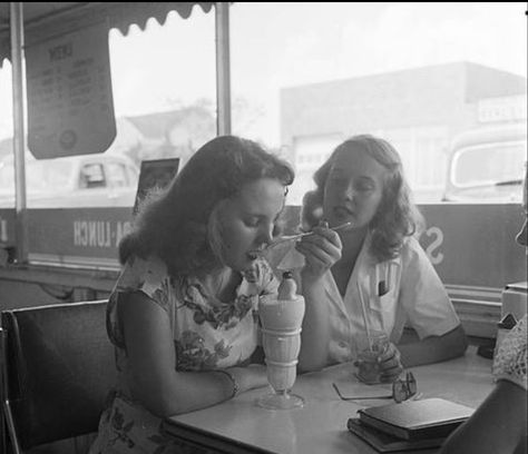 40s Aesthetic, 1940s Aesthetic, 1950s Aesthetic, Diner Aesthetic, 50s Aesthetic, Vintage Diner, Vintage Americana, Vintage Life, The Good Old Days