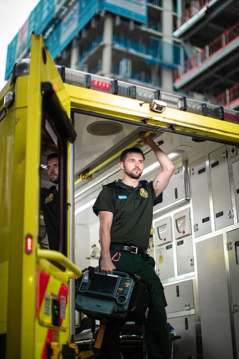 Paramedic Graduation Pictures, Paramedic Photography, Teacher X Student Aesthetic, Paramedic Science, Paramedic Aesthetic, Paramedic Uniform, I Love Manchester, Medical Student Motivation, Manchester City Centre