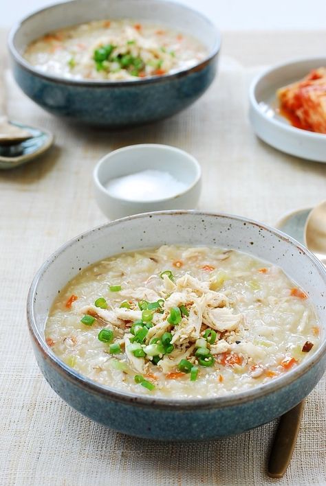 Dakjuk (Korean Chicken Porridge) Korean Porridge, Healthy Nutritious Breakfast, Koreansk Mad, Korean Breakfast, Chicken Porridge, Menu Sarapan Sehat, Korean Chicken, Porridge Recipes, Korean Cooking