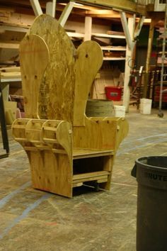 Santa chair diy Beauty And The Beast Set Design Ideas, Beauty And The Beast Props, Santa's Chair, Prop Master, Santa Chair, Masters Chair, Beast's Castle, Beauty And The Beast Costume, Set Construction