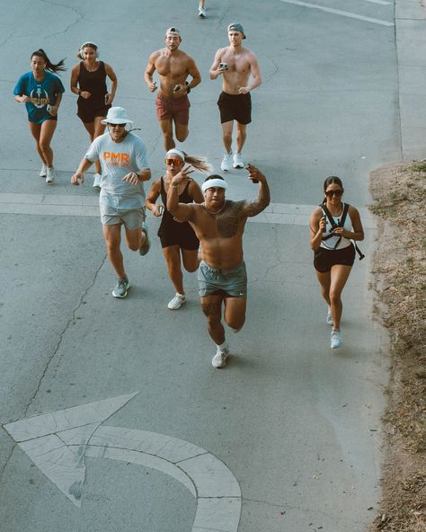 Urban Running Photography, Running Club Aesthetic, Marathon Photoshoot, Run Club Aesthetic, Running Vibes, Running Inspo, Park Run, Runner Aesthetic, Urban Running