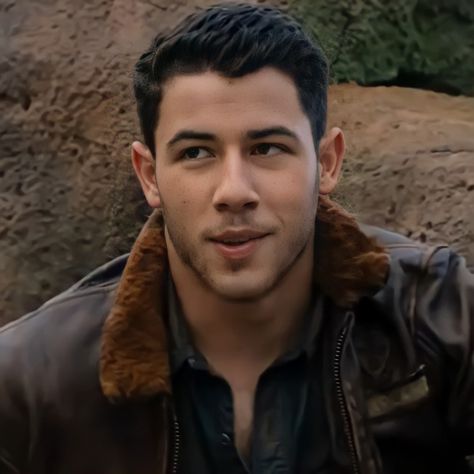 Nick Jonas Jumanji, Alex Vreeke, Hollywood Movies, Nick Jonas, Fav Characters, Jonas Brothers, Man Alive, Creepers, Disney Channel