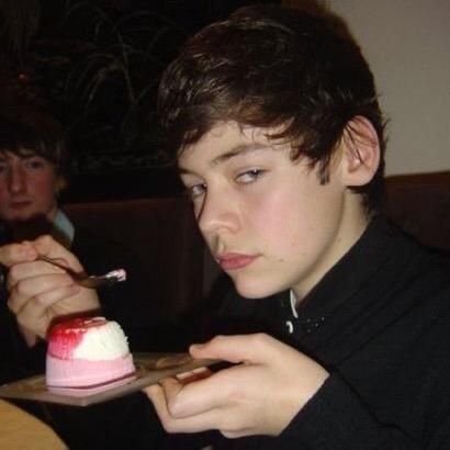 One Direction, Harry Styles, Cake, Twitter