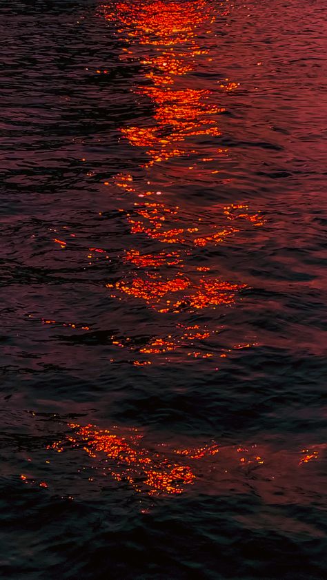 Red Ocean Wallpaper, Water Sunset Aesthetic, Sunset Red Aesthetic, Orange Sea Aesthetic, Sunset Core Aesthetic, Sunsetcore Aesthetic, Coral Color Aesthetic Wallpaper, Paige Aesthetic Core, Phoenix Core Aesthetic