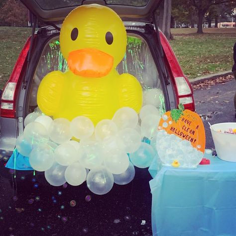 Bubble Bath Trunk Or Treat Ideas, Truck Or Treat Ideas For Trucks Easy, Halloween Trunk Or Treat Ideas For Jeep Wrangler, Trunk Or Treat Rubber Ducky, Bath Tub Trunk Or Treat, Duck Trunk Or Treat Ideas, Bunny Trunk Or Treat Ideas, Bathtub Trunk Or Treat, Rubber Duck Trunk Or Treat